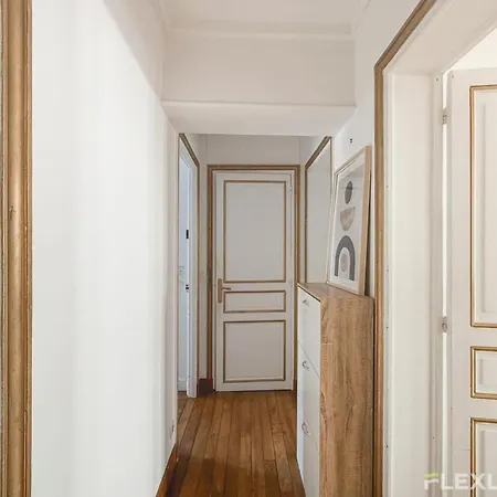 Charming 2-bedroom In 5 Appartamento *